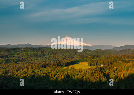 Punto di vista Jonsrud è un punto di vista che si trova nella città di Sandy negli Stati Uniti stato dell'Oregon. Il punto di vista offre telescopi e ampie vedute della Moun Foto Stock