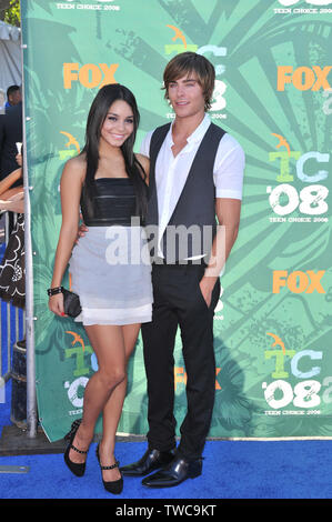 LOS ANGELES, CA. Agosto 03, 2008: Vanessa Anne Hudgens & Zac Efron al 2008 Teen Choice Awards per gli Universal Studios, Hollywood. © 2008 Paul Smith / Featureflash Foto Stock