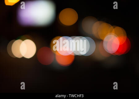Abstract sullo sfondo di una confusa e coloratissima bokeh di fondo Foto Stock