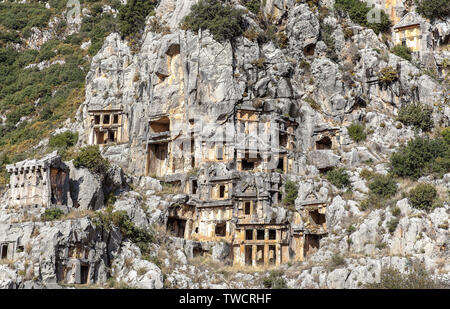 Antalya in Turchia in vista della Roccia tombe nella città antica di Myra. Foto Stock