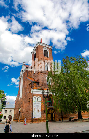 Kaunas, Lituania - Maggio 2019: interni di Kaunas basilica cattedrale chiesa, Lituania. Ampio angolo di vista panoramica. Foto Stock