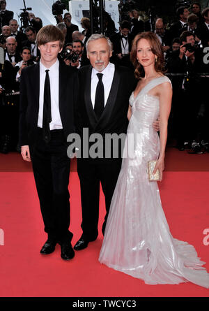 CANNES, Francia. 14 maggio 2008: Dennis Hopper & moglie Victoria Duffy & figlio Henry Lee Hopper il gala di apertura lo screening di "Cecità" presso la 61annuale internazionale Film Festival de Cannes. © 2008 Paul Smith / Featureflash Foto Stock