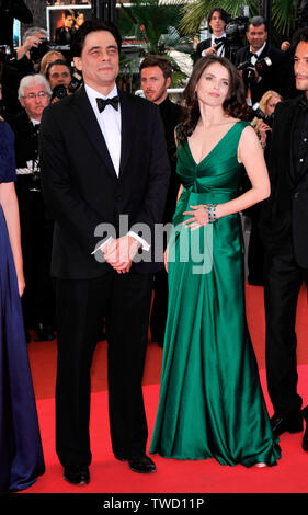 CANNES, Francia. 21 maggio 2008: Benicio Del Toro & Julia Ormond alla premiere di 'Che' in corrispondenza della 61annuale internazionale Film Festival de Cannes. © 2008 Paul Smith / Featureflash Foto Stock