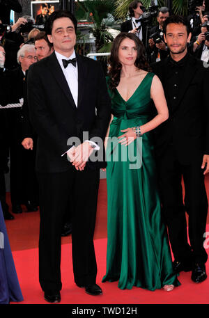 CANNES, Francia. 21 maggio 2008: Benicio Del Toro & Julia Ormond alla premiere di 'Che' in corrispondenza della 61annuale internazionale Film Festival de Cannes. © 2008 Paul Smith / Featureflash Foto Stock