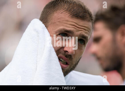 Londra, Regno Unito. 19 giugno 2019. Dan Evans di GBR durante il giorno 3 dell'Fever-Tree i campionati di tennis 2019 presso la Queen's Club di Londra, Inghilterra il 18 giugno 2019. Foto di Andy Rowland. Credito: prime immagini multimediali/Alamy Live News Foto Stock