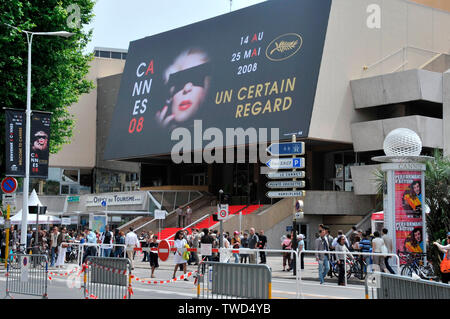 CANNES, Francia. 19 maggio 2008: atmosfera presso il Palais de Festivals in corrispondenza della 61annuale internazionale Film Festival de Cannes. © 2008 Paul Smith / Featureflash Foto Stock