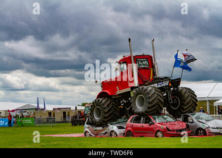18 & 19 giugno 2019 - Royal Contea di Cheshire Show - Big Pete e Grim Reaper Monster Trucks Foto Stock