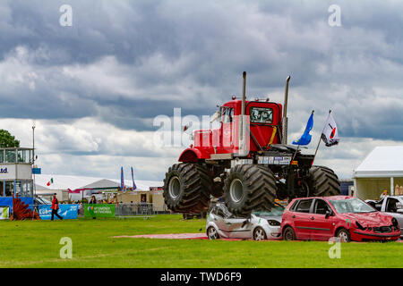 18 & 19 giugno 2019 - Royal Contea di Cheshire Show - Big Pete e Grim Reaper Monster Trucks Foto Stock
