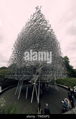 L'Alveare, dal pluripremiato artista inglese Wolfgang contrafforte, è fatta di migliaia di pezzi di alluminio a forma di nido d'ape. Foto Stock