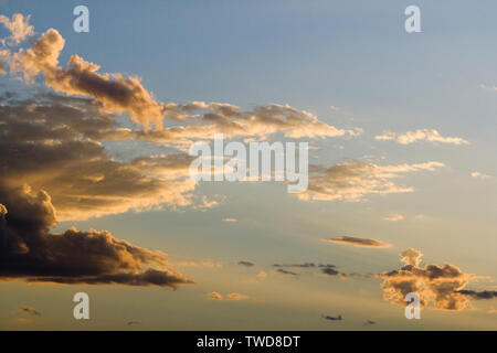 Tramonto africano sopra il Masai Mara, Kenya. Foto Stock