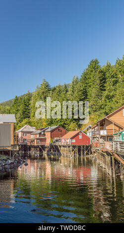 Sett. 17, 2018 - Ketchikan, AK: storico colorati edifici in legno e il vecchio quartiere a luci rosse di Creek St,.sul Boardwalk sopra Ketchikan Creek. Foto Stock