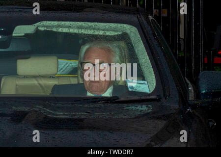 Signore Heseltine lascia la Casa del Parlamento, Londra. Una terza direzione del partito conservatore votazione ha avuto luogo presso il Parlamento oggi, con Rory Stewart eliminate dalla gara per diventare il prossimo Primo ministro. Heseltine, un ex vice primo ministro, ha detto in una intervista che egli è "isenfranchised' Martedì successivo del dibattito teletrasmesso. Egli ha criticato gli altri candidati per la loro mancanza di chiare politiche. Foto Stock