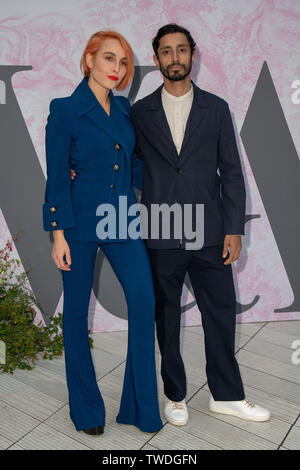 Londra, Regno Unito. 19 giugno 2019. Noomi rapace e Riz Ahmed arriva al V&A - Summer Party, il 19 giugno 2019, Londra, UK Credit: capitale dell'immagine/Alamy Live News Foto Stock