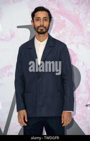 Londra, Regno Unito. 19 giugno 2019. Riz Ahmed arriva al V&A - Summer Party, il 19 giugno 2019, Londra, UK Credit: capitale dell'immagine/Alamy Live News Foto Stock