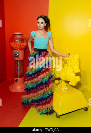 New York, NY - Giugno 18, 2019: Stacey Bendet assiste il calcio di inizio estate parte per WorldPride ospitato da Alice + Olivia di Stacey Bendet e il Trevor Project all industria Studio Foto Stock
