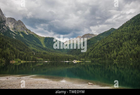 Splendida vista panoramica sul lago di Anterselva in Alto Adige Foto Stock