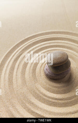 Giardino Zen di meditazione sullo sfondo di pietra Foto Stock