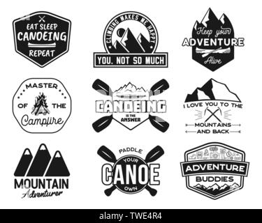 Vintage canoa kayak loghi set di patch. Disegnato a mano le etichette campeggio design. Spedizione in montagna, canoa. Emblemi Outdoor per t shirts. Silhouette Illustrazione Vettoriale