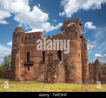 Fasil Ghebbi, fortezza reale-città all'interno di Gondar, Etiopia. Fondata nel XVII secolo dall'Imperatore Fasilides. Palazzo imperiale complesso del castello è anche chiamato Foto Stock