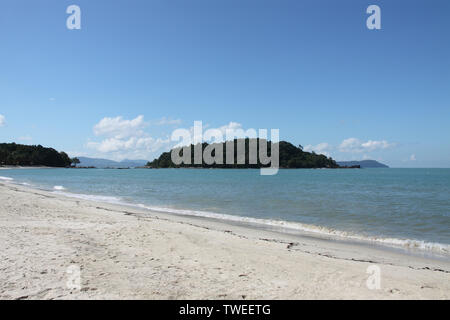 Isola nel mare, Malesia Foto Stock