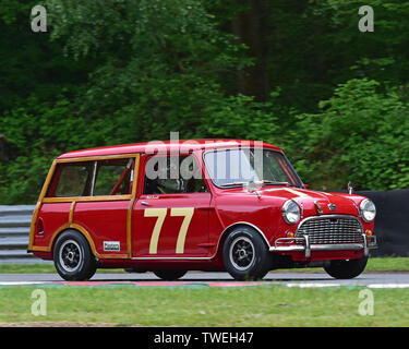 Mark Burnett, Austin Mini Countryman, Maestri pre-66 touring cars, Maestri storica festa, Brands Hatch, maggio 2019. Brands Hatch, Classic Cars, clas Foto Stock