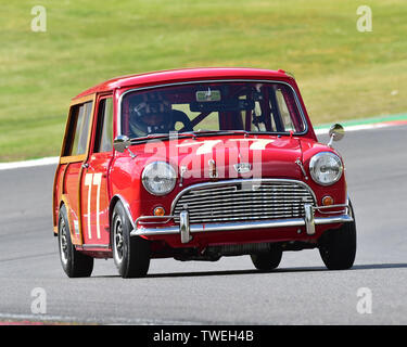 Mark Burnett, Austin Mini Countryman, Maestri pre-66 touring cars, Maestri storica festa, Brands Hatch, maggio 2019. Brands Hatch, Classic Cars, clas Foto Stock