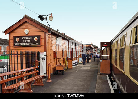 West Somerset Railway corre attraverso North Somerset. Gestito da personale e volontari porta trippers giorno, communters, appassionati e tavellers al nord Foto Stock