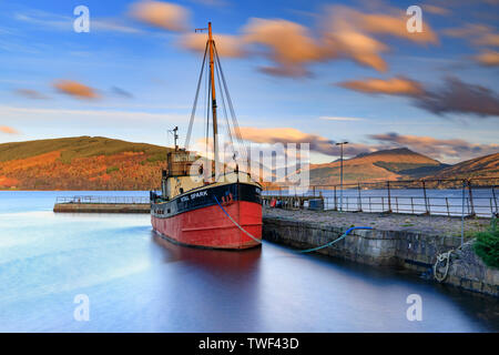 Il Clyde puffer scintilla vitale in Inveraray Harbour su Loch Fyne. Foto Stock