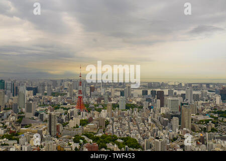 Tokyo, Giappone, 1st, Giugno 2017. La vista dell'area di Roppongi. Roppongi è un distretto di Minato, Tokyo, Giappone Foto Stock