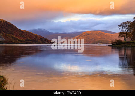 Loch Etive catturate da Taynuilt Pier al tramonto. Foto Stock