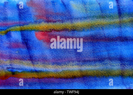 Acquerello liquido disegnato a mano grunge sfondo astratto nei colori blu, rosso e giallo. Foto Stock