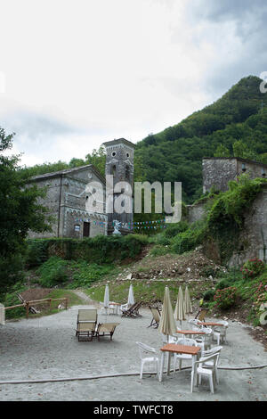 Abbandonato Isola Santa Borgo in Toscana, Italia Foto Stock