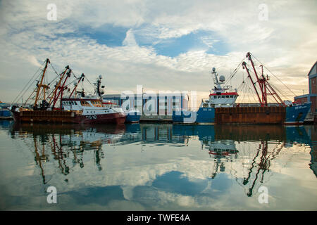 Tramonto in inverno a Shoreham porta. Foto Stock