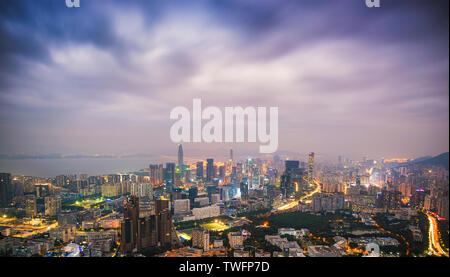 60 piani del centro jingji, 320 metri deep south road, Nanshan District, Shenzhen, affacciato sul CBD di shenzhen notte Foto Stock