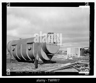 Acqua di processo edificio, TRA-605. Uno dei tre evaporatori prima che venga installato nel livello superiore della metà orientale dell'edificio. INL NEGATIVO N° 1533.; fotografo sconosciuto, 3-1-1951 - Idaho National Engineering Laboratory, Test Area reattore, materiali e test di progettazione di reattori, Scoville, Butte County, ID Foto Stock