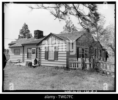 RANGERS RESIDENCE, nordest posteriore e lato nord ovest, guardando verso sud - Unione Ranger Distric composto, Rangers Residence, che costeggia la strada statale 203, a bordo Ovest dell Unione Europea, Union County, o Foto Stock