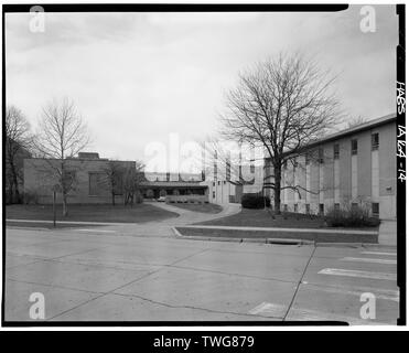 Parte posteriore (lato est dell'edificio che mostra la ricezione di corte e il lato sud della conservazione degli alimenti e laboratorio di igiene, guardando ad ovest-nord-ovest (danneggia) - Industria Casearia Edificio, Iowa State University campus, Ames, storia County, IA Foto Stock