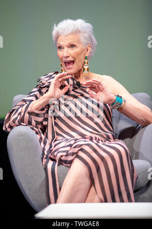 Cannes, Francia, 20 giugno 2019, Maye muschio (Canadian-South African modello) parlare sul palco durante la sessione di AARP atCannes Lions Festival - Festival Internazionale di Creatività © ifnm / Alamy Live News Foto Stock