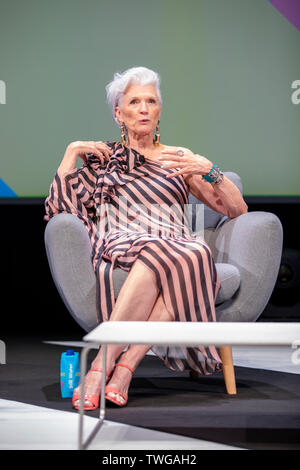 Cannes, Francia, 20 giugno 2019, Maye muschio (Canadian-South African modello) parlare sul palco durante la sessione di AARP atCannes Lions Festival - Festival Internazionale di Creatività © ifnm / Alamy Live News Foto Stock