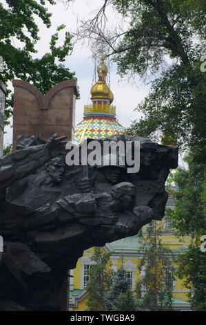 Almaty. Il Kazakistan. Parco chiamato da 28 Panfilov custodi dell Foto Stock