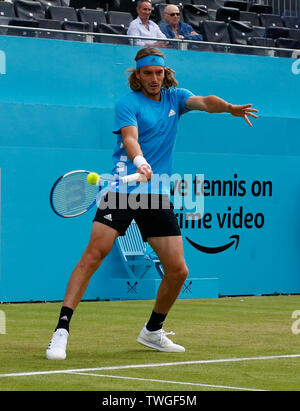 Londra, Regno Unito. Xx Giugno, 2019. Londra, Inghilterra - 20 giugno: Stefanos Tsitsipas (GRC) contro Jeremy Chardy (FRA) durante il giorno 4 dell'Fever-Tree campionati a Queens Club a giugno 20, 2019 a Londra, Regno Unito. Credit: Azione Foto Sport/Alamy Live News Foto Stock