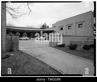 Corte di ricezione sul lato posteriore (lato est dell'edificio, comprese nel lato nord di South Wing, guardando verso nord-ovest (danneggia) - Industria Casearia Edificio, Iowa State University campus, Ames, storia County, IA Foto Stock