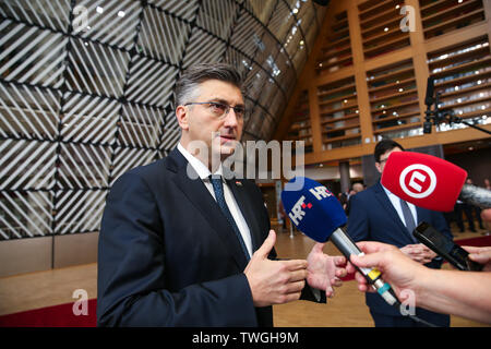 (190620) -- Bruxelles, 20 giugno 2019 (Xinhua) -- Primo ministro croato Andrej Plenkovic arriva l'estate UE vertice di Bruxelles, Belgio, 20 giugno 2019. (Xinhua/Zhang Cheng) Foto Stock