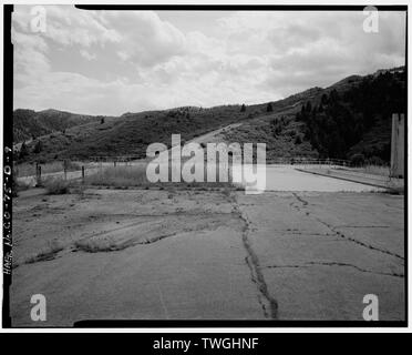 Soletta di cemento armato tetto dal bordo nordest, vista verso sud-ovest. - Glenn L. Martin Company, Titan Missile Strutture di prova, prova Captive Stand D-4, Waterton Canyon Road e Colorado Highway 121, Lakewood, Jefferson county, CO Foto Stock