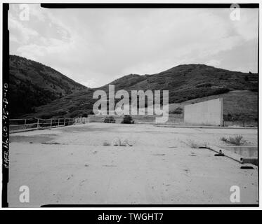 Soletta di cemento armato tetto dal bordo sud-est, vista verso nord-ovest. - Glenn L. Martin Company, Titan Missile Strutture di prova, prova Captive Stand D-4, Waterton Canyon Road e Colorado Highway 121, Lakewood, Jefferson county, CO Foto Stock