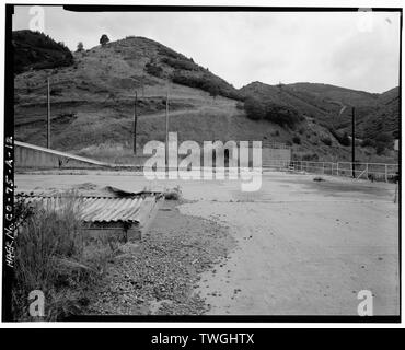 Soletta di cemento armato tetto dal bordo del nordest, vista verso sud-ovest. - Glenn L. Martin Company, Titan Missile Strutture di prova, prova Captive Stand D-1, Waterton Canyon Road e Colorado Highway 121, Lakewood, Jefferson county, CO Foto Stock