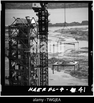 Rimozione del livello 380 - Mobile Launcher, Kennedy Space Center, Titusville, Brevard County, FL Foto Stock