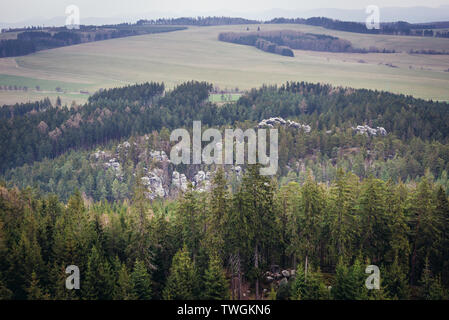 Vista aerea dalla cima della montagna Ostas Riserva Naturale nella tabella montagne gamma in Repubblica Ceca Foto Stock