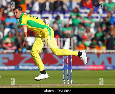 Nottingham, Regno Unito. Xx Giugno 2019. Starc Mitchell di Australia bowling durante l'Australia v Bangladesh, ICC Cricket World Cup Match, a Trent Bridge, Nottingham, Inghilterra. Credito: Lo sport europeo Agenzia fotografica/Alamy Live News Foto Stock