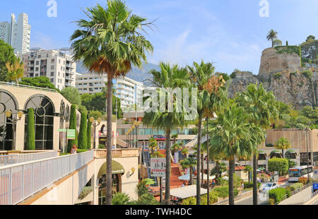 Fontvieille, Monaco - Giugno 13, 2014: città moderna centro commerciale Foto Stock